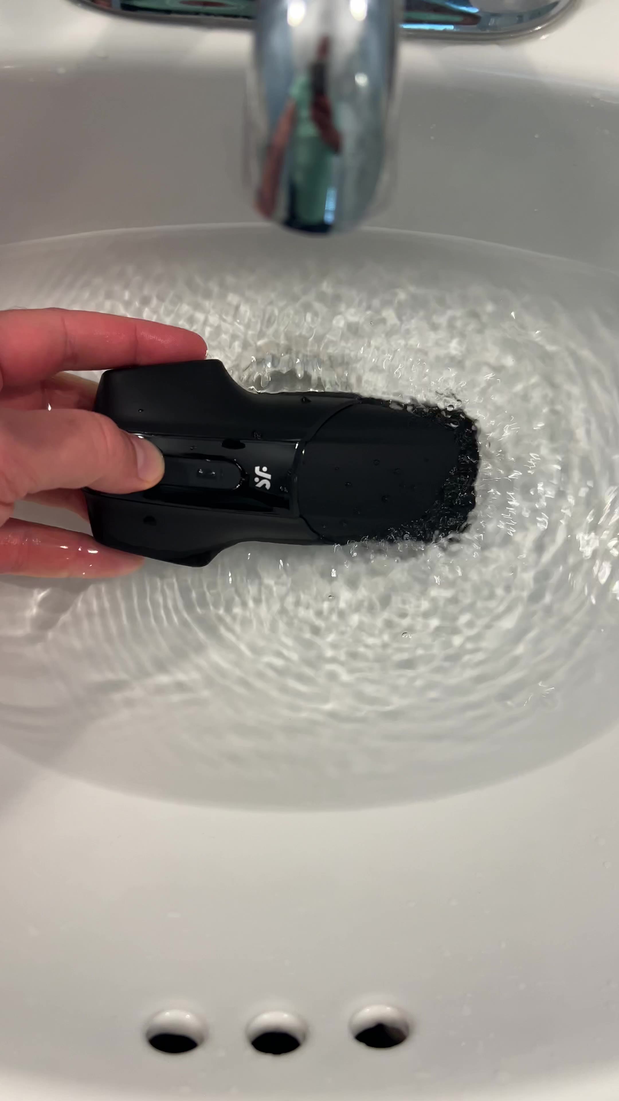 Satisfyer Men Vibrating Masturbator. Slide 2